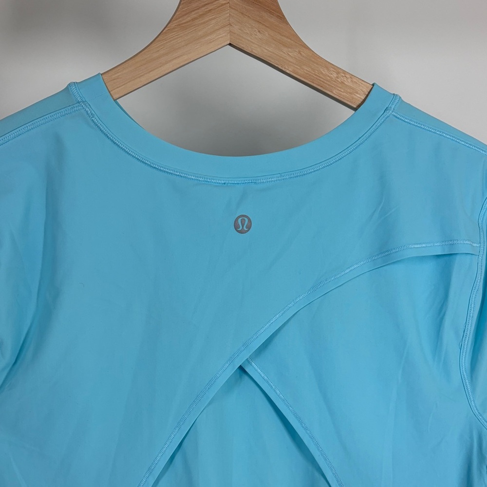 Lululemon UV Protection Fold-Over - Picture 4 of 4